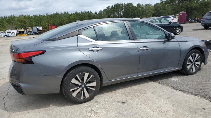 Nissan Altima SV 2022