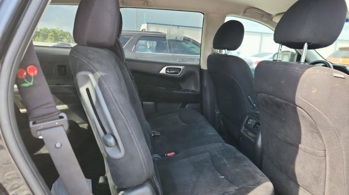 Nissan Pathfinder S 2016