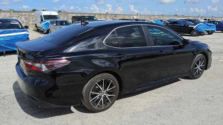 Toyota Camry SE NIGHT SHADE 2024