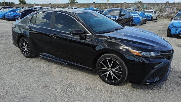 Toyota Camry SE NIGHT SHADE 2024