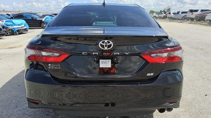 Toyota Camry SE NIGHT SHADE 2024