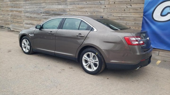 Ford TAURUS SEL 2016