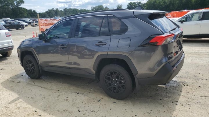 Toyota RAV4 XLE 2024