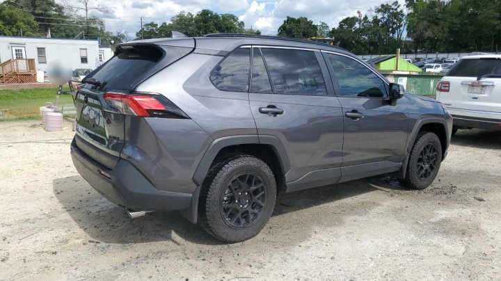 Toyota RAV4 XLE 2024
