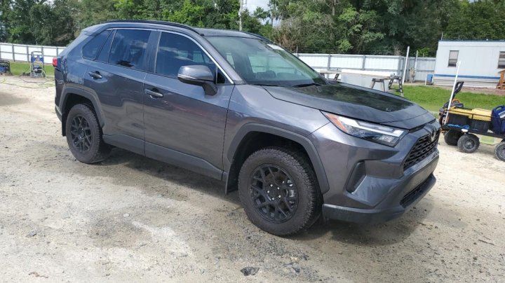 Toyota RAV4 XLE 2024