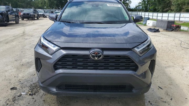 Toyota RAV4 XLE 2024