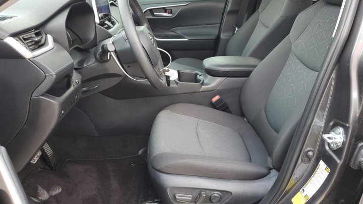 Toyota RAV4 XLE 2024