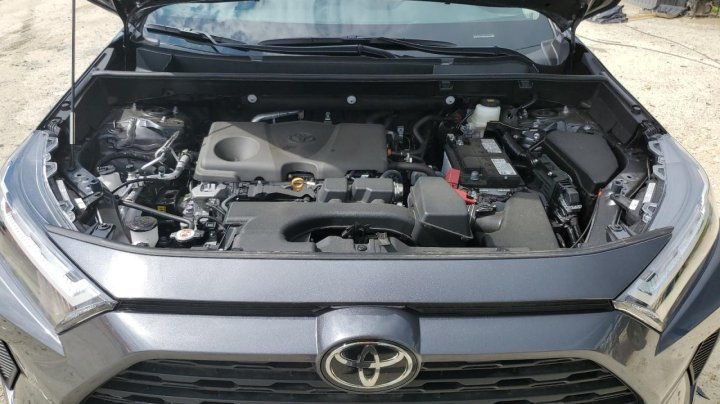 Toyota RAV4 XLE 2024