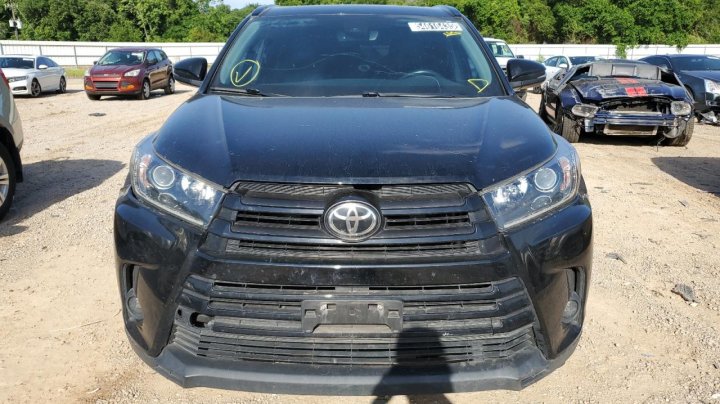 Toyota Highlander SE 2019