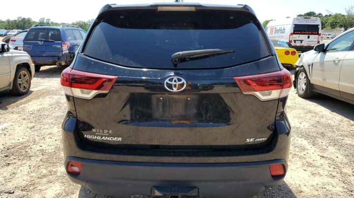 Toyota Highlander SE 2019