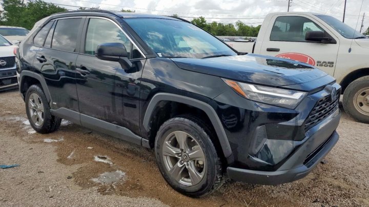 Toyota RAV4 LE 2024