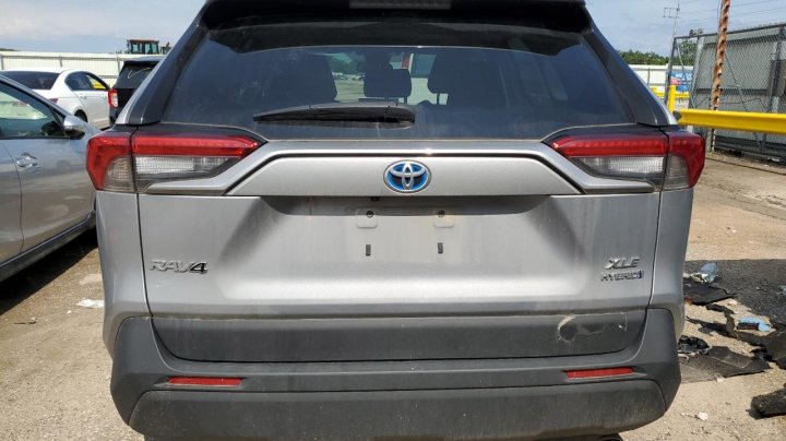 Toyota RAV4 XLE 2022