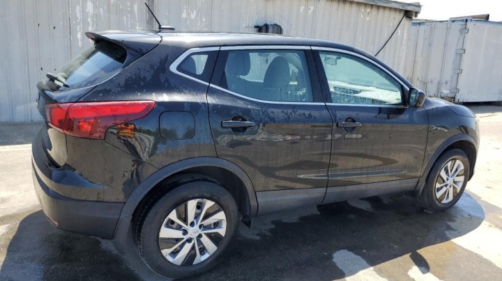 Nissan Rogue Sport S 2019