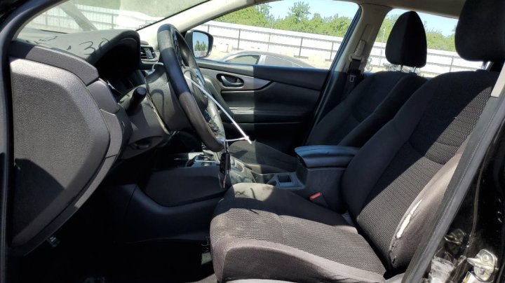 Nissan Rogue Sport S 2019