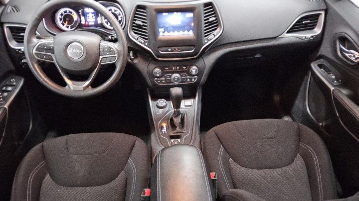 JEEP Cherokee LATITUDE 2019