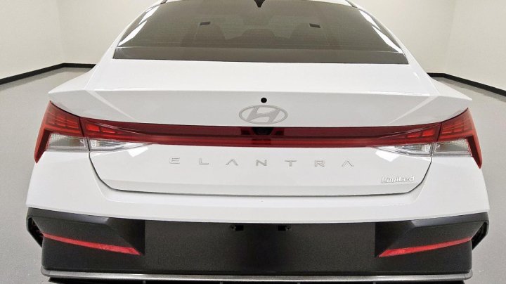 Hyundai Elantra LIMITED 2025