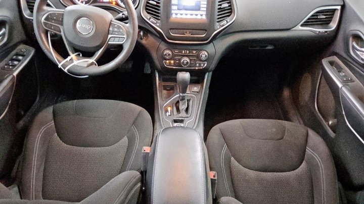 JEEP Cherokee LATITUDE 2019