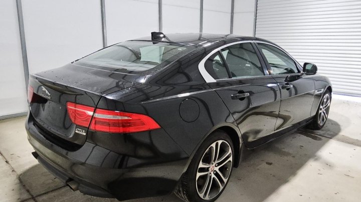 Jaguar XE  2018