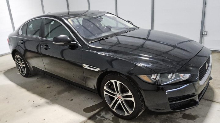 Jaguar XE  2018