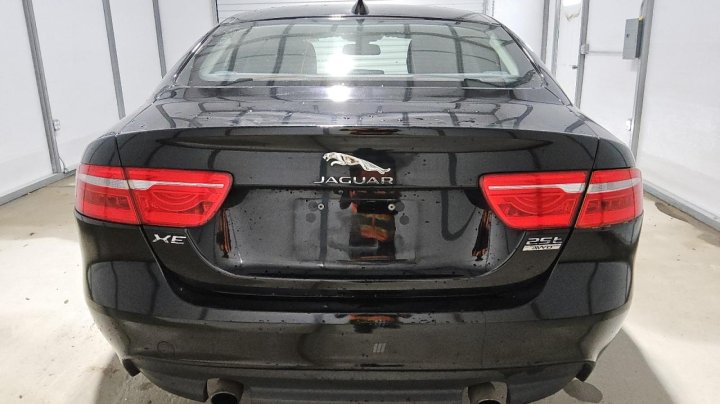Jaguar XE  2018