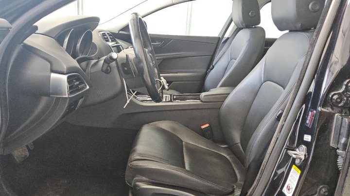 Jaguar XE  2018