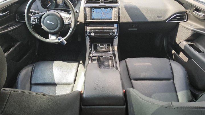 Jaguar XE  2018