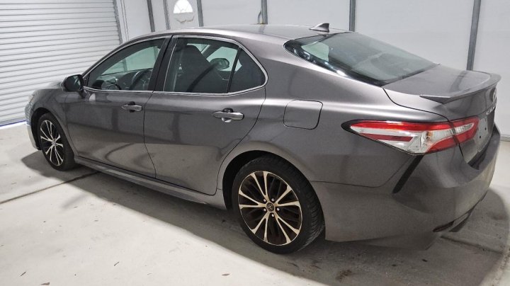 Toyota Camry SE 2020