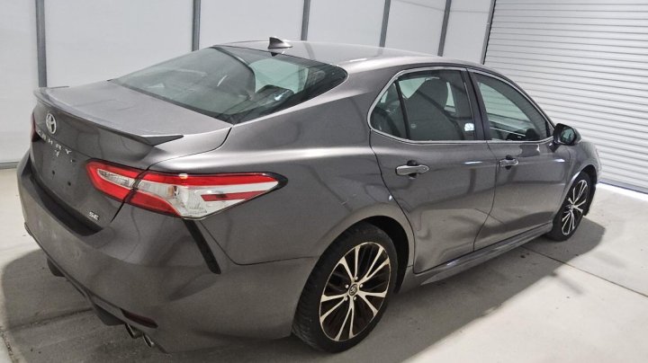 Toyota Camry SE 2020