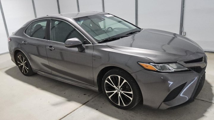 Toyota Camry SE 2020