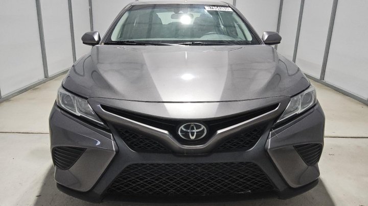 Toyota Camry SE 2020