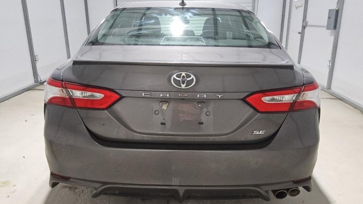 Toyota Camry SE 2020