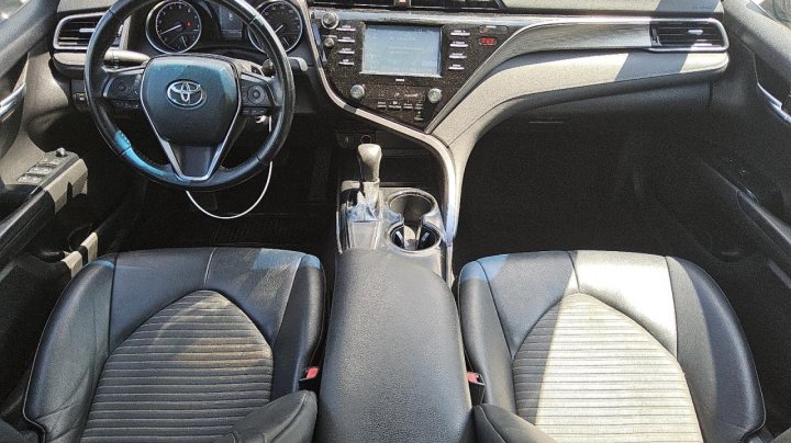 Toyota Camry SE 2020