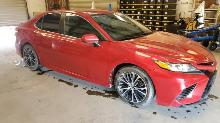 Toyota Camry SE 2020
