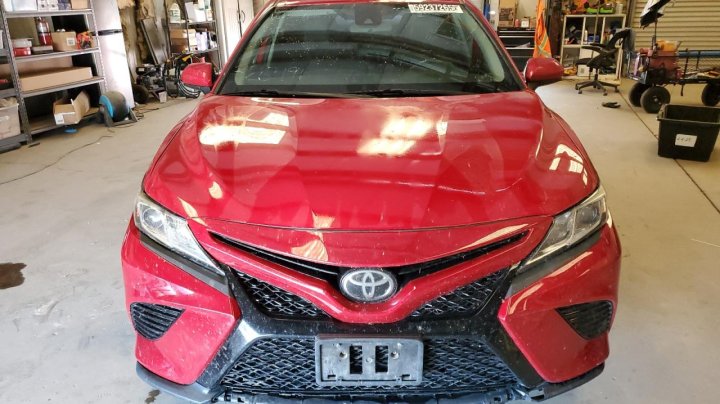 Toyota Camry SE 2020