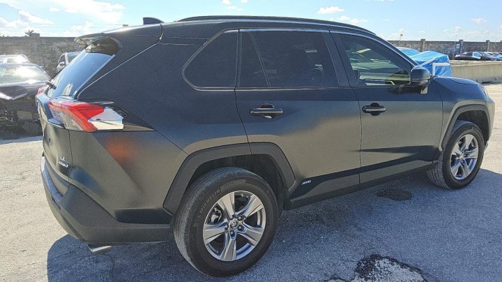 Toyota RAV4 LE 2024