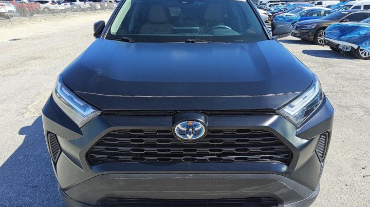 Toyota RAV4 LE 2024