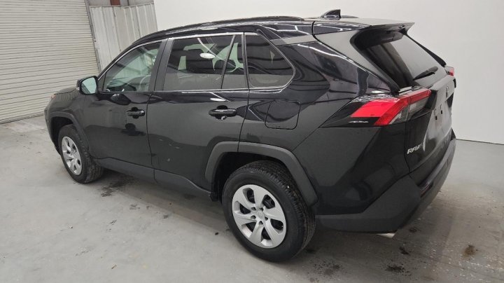 Toyota RAV4 LE 2020