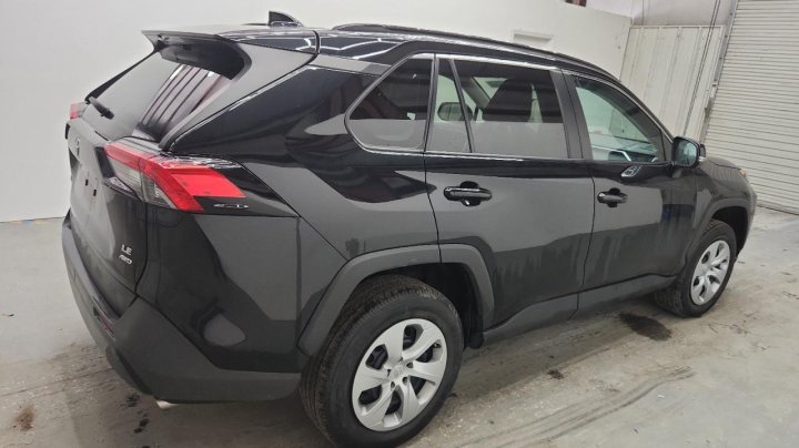 Toyota RAV4 LE 2020