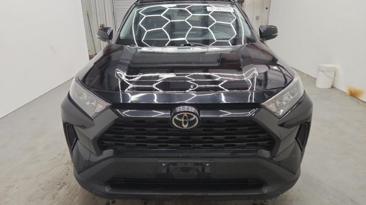 Toyota RAV4 LE 2020