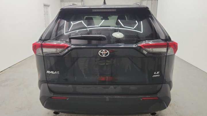 Toyota RAV4 LE 2020