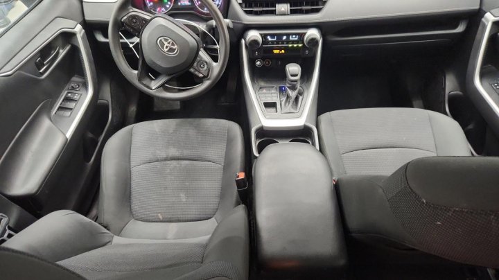 Toyota RAV4 LE 2020
