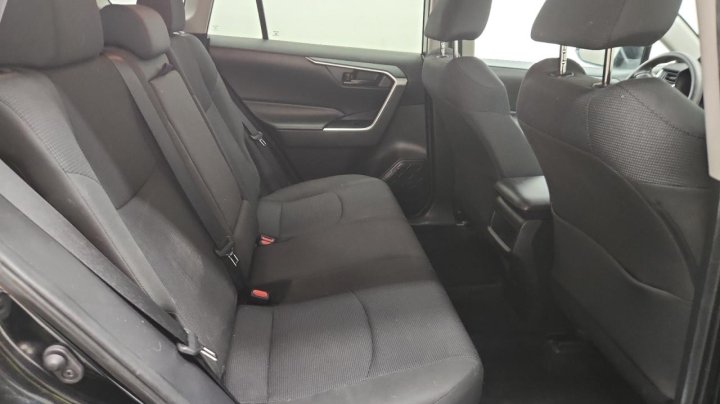 Toyota RAV4 LE 2020