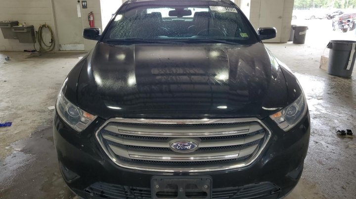 Ford TAURUS  2019