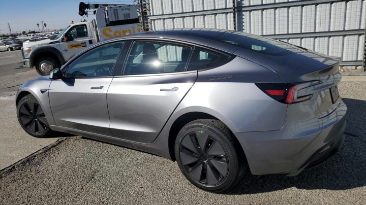 Tesla Model 3  2025