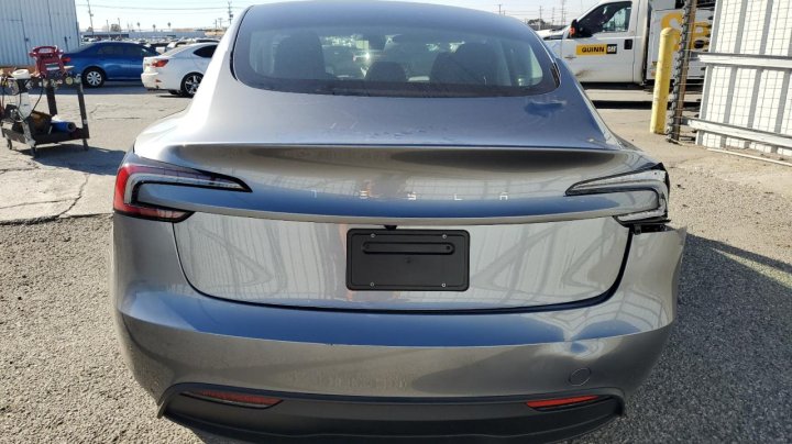 Tesla Model 3  2025