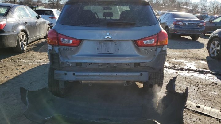 Mitsubishi OUTLANDER SPORT  2015