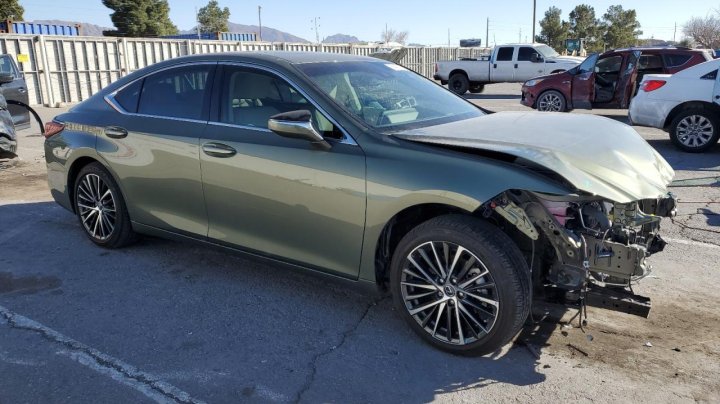 Lexus ES  2024