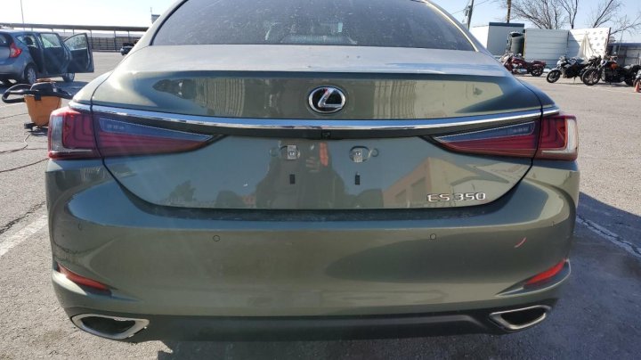 Lexus ES  2024