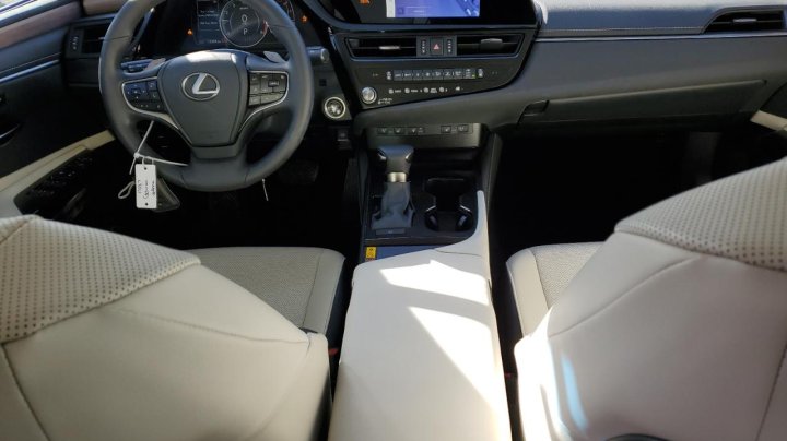 Lexus ES  2024