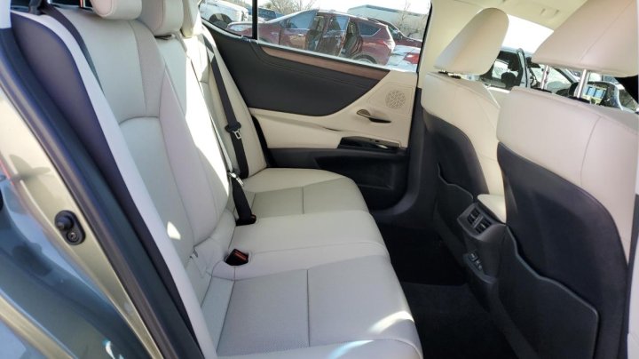 Lexus ES  2024
